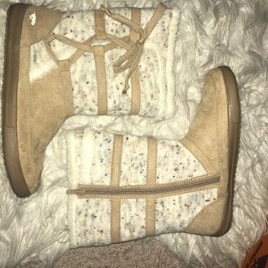 NWT ROCKET DOG SNOW BOOTS !!!